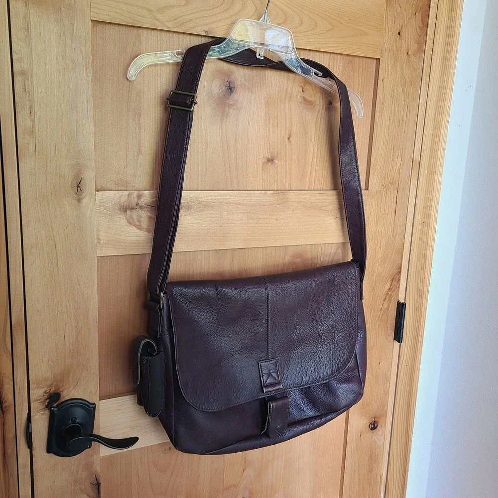 Wilsons Leather Dark Brown Messenger Satchel Bag Adjustable Strap Classic Rugged